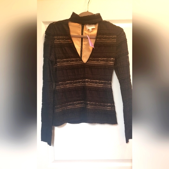 Cinq a Sept Lace Top with Front V Black sz M HOLIDAY PARTY READY ππππΎπ₯ - Picture 1 of 5